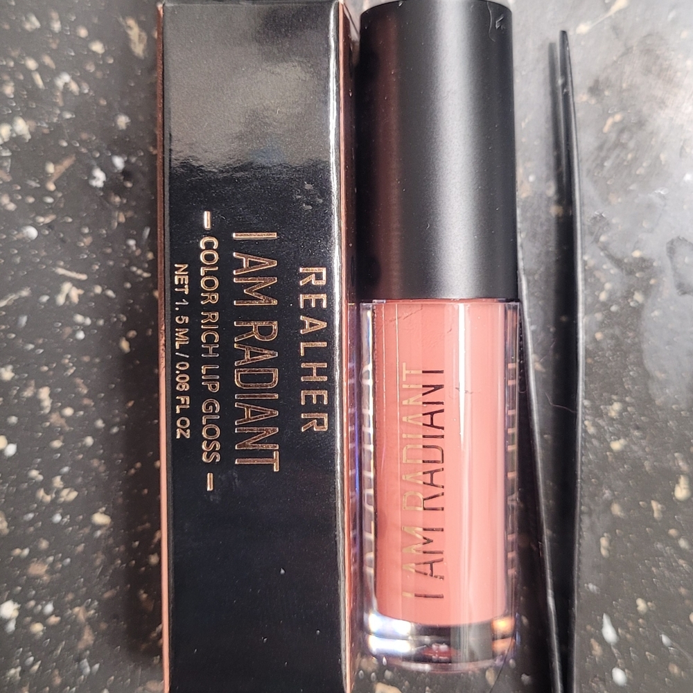 Realher I AM RADIANT, lip gloss